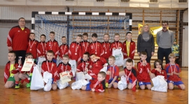 Bzyki z pucharem, MKS szósty i ósmy