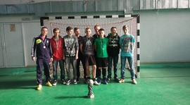 Drużyna "Gimnazjum 3" Gimnazjalnym Mistrzem Krośniewic w futsalu