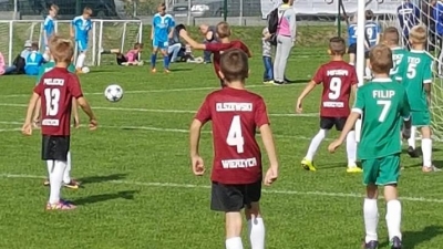Grali najmłodsi piłkarze Wierzycy...