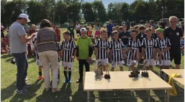 Młodsi w finale Ligi Mistrzów ...