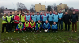 Seniorzy wygrywają w meczu noworocznym.