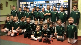 Zawodnicy Akademii AKSu na meczu Zagłębia Sosnowiec