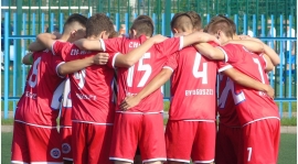 Juniorzy starsi gromią na koniec