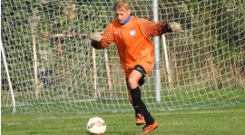 Karius broni i strzela, Łomnica lideruje