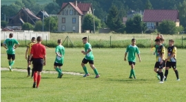 Porażka juniorów z liderem.
