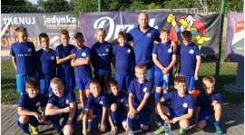 Następne grupy ubrane w koszulki Akademi - Juniorzy, Orlik,Skrzat