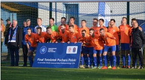 Korona z Pucharem.