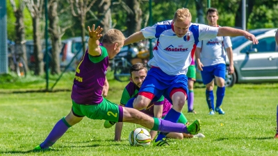 SENIORZY: Żuraw 0-5 Błyskawica Rożniatów