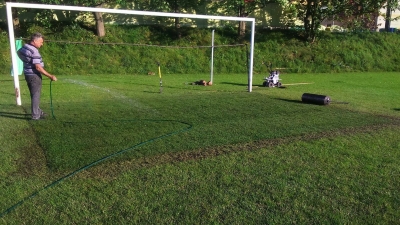 Remont murawy na stadionie Polonii