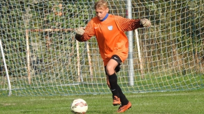 Karius broni i strzela, Łomnica lideruje