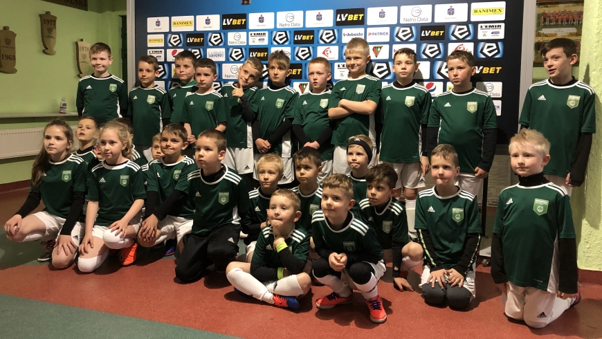 Zawodnicy Akademii AKSu na meczu Zagłębia Sosnowiec