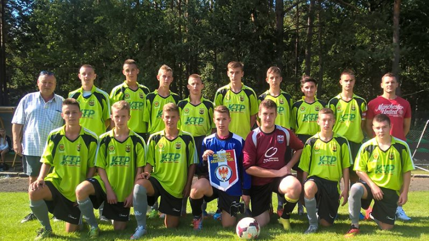 Juniorzy Starsi wygrywają w Wałczu z wiceliderem 1:2