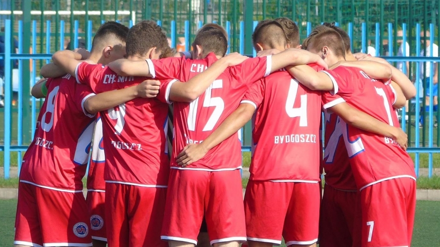 Juniorzy starsi gromią na koniec