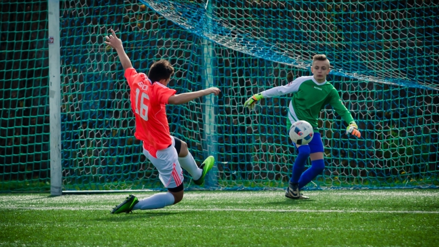 Broń Radom - UKS Lipie 10:2 (3:1)