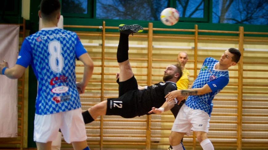 Przegrana z liderem, magiczny gol Sobczaka.